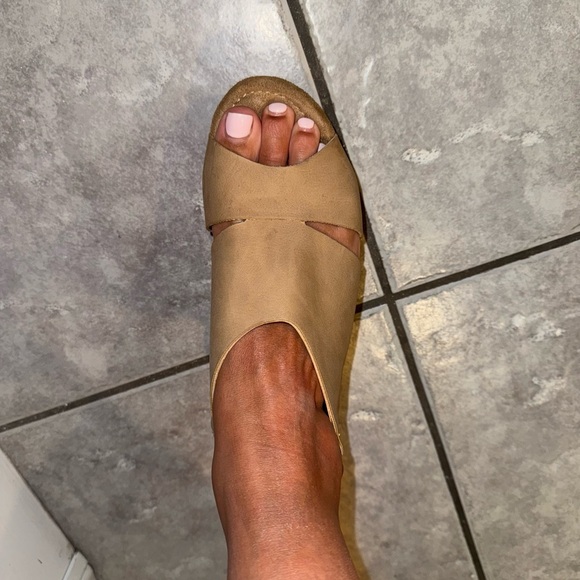 CL by Laundry Tan Wedge Sandals with Slingback - Picture 4 of 7